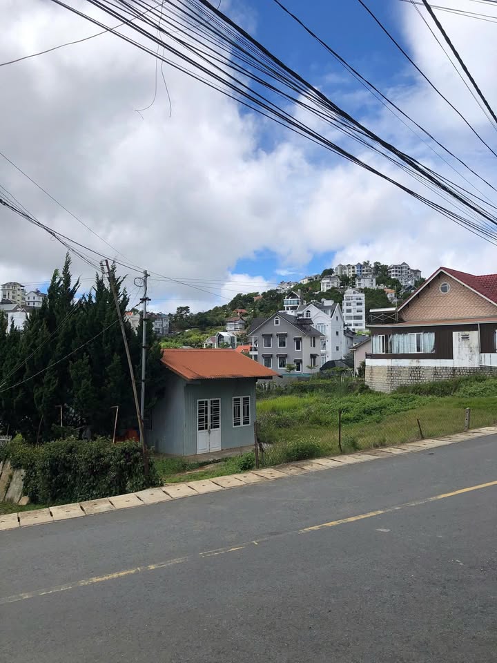 Đất nền Đà Lạt 314m² giá 14 tỷ - Mặt tiền đường Nam Hồ đẹp