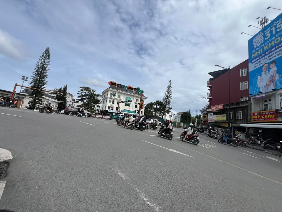 Nhà nguyên căn 4 tầng đường Mạc Đĩnh Chi Đà Lạt - Cho thuê kinh doanh lý tưởng!