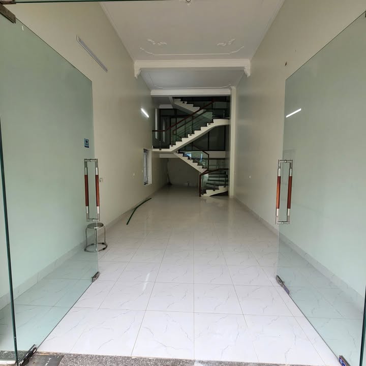 Nhà mặt đường Cao Xanh, Hạ Long 120m² giá 8.5 triệu - Kinh doanh lý tưởng!