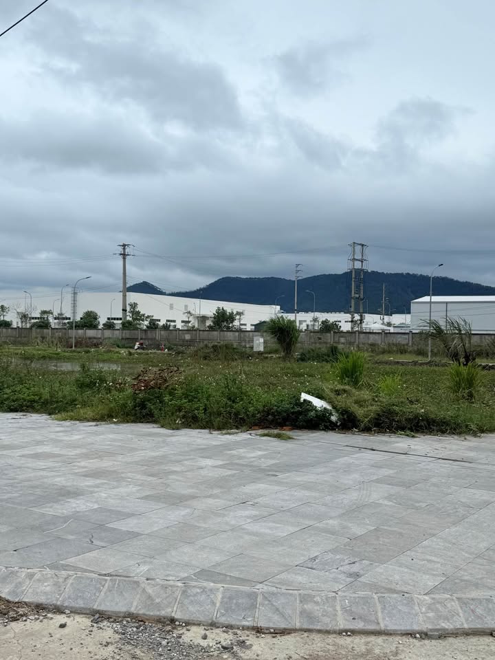 Đất liền kề mặt tiền MBQH 11, Hoằng Quý 140m² giá 2 tỷ - Cơ hội đầu tư hiếm có!