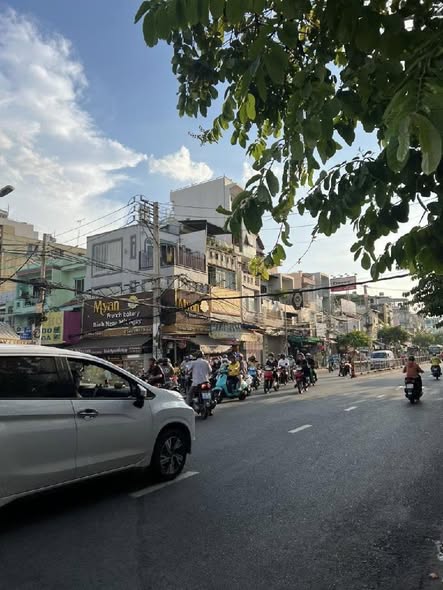 Nhà 2 mặt tiền đường Bà Hom, Quận 6, 37.4m² giá chỉ 7.4 tỷ - Kinh doanh thuận lợi!