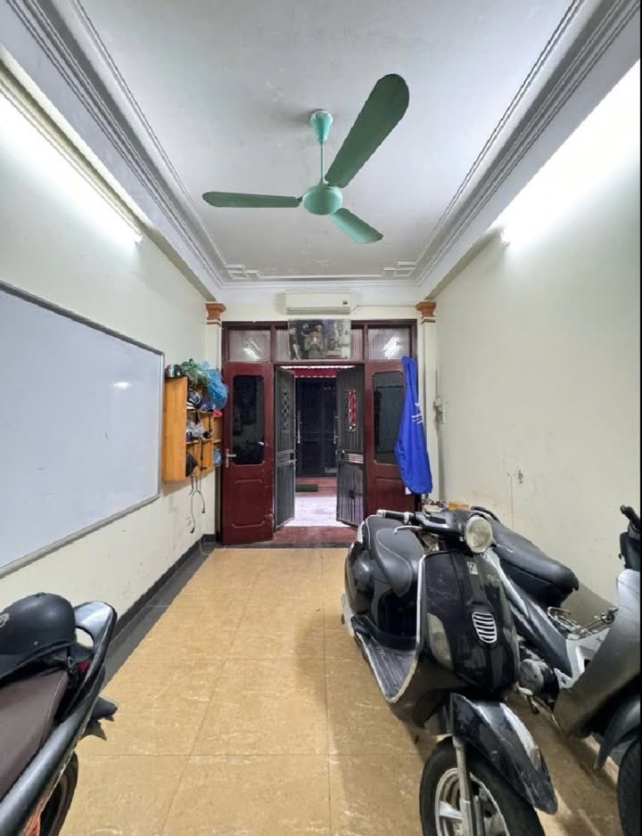 Nhà mặt phố Trần Vĩ, Cầu Giấy 30m² giá 9.5 tỷ - Kinh doanh đỉnh cao!