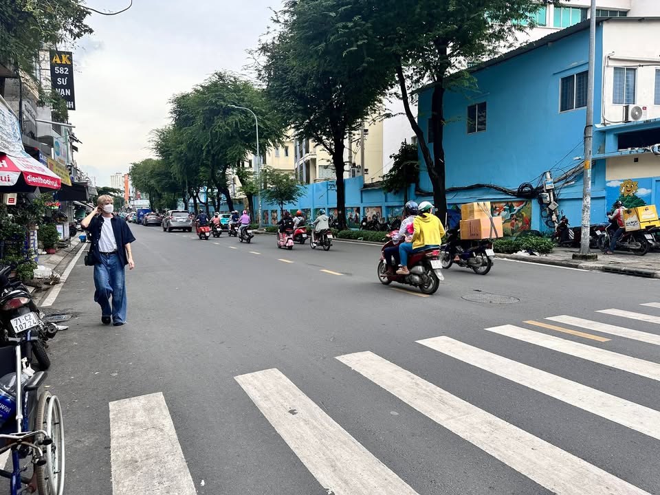 Mặt tiền Sư Vạn Hạnh Quận 10, 42m² giá 14.3 tỷ - Kinh doanh đa ngành, giảm giá sốc!