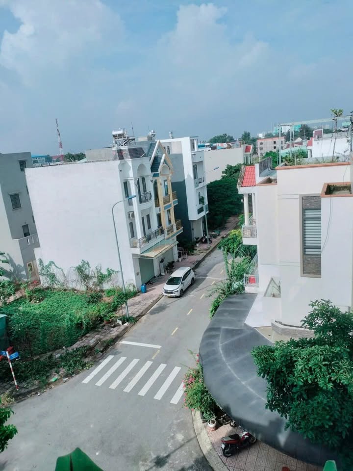 Nhà 4 Tầng Đẳng Cấp - Tân Đông Hiệp, Dĩ An - 60m² giá 5.3 tỷ, Full Nội Thất