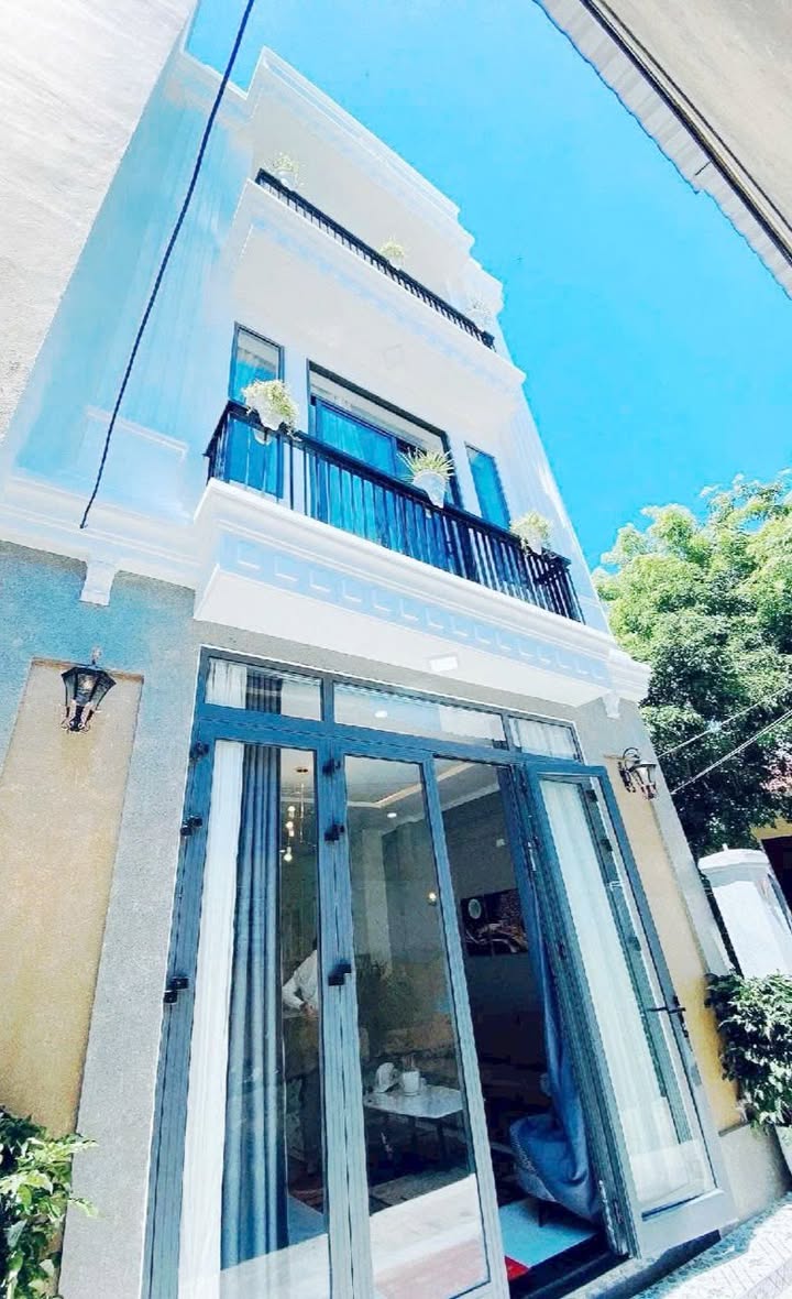 Nhà 3 tầng tân cổ điển kiệt ô tô Lê Thanh Nghị 56m² giá 5.8 tỷ - Sẵn sàng ở ngay!