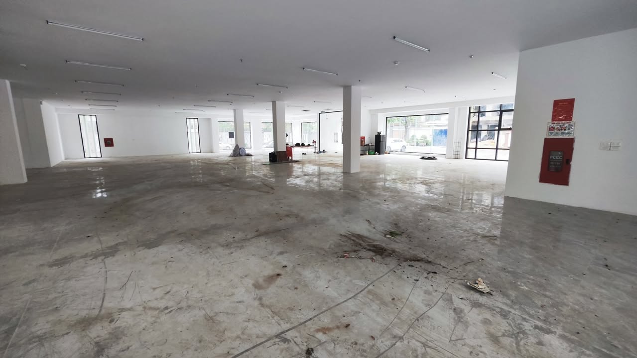 Mặt bằng cho thuê đường Lê Nin Vinh 820m² - Khu vực thông thoáng, thuận tiện kinh doanh!