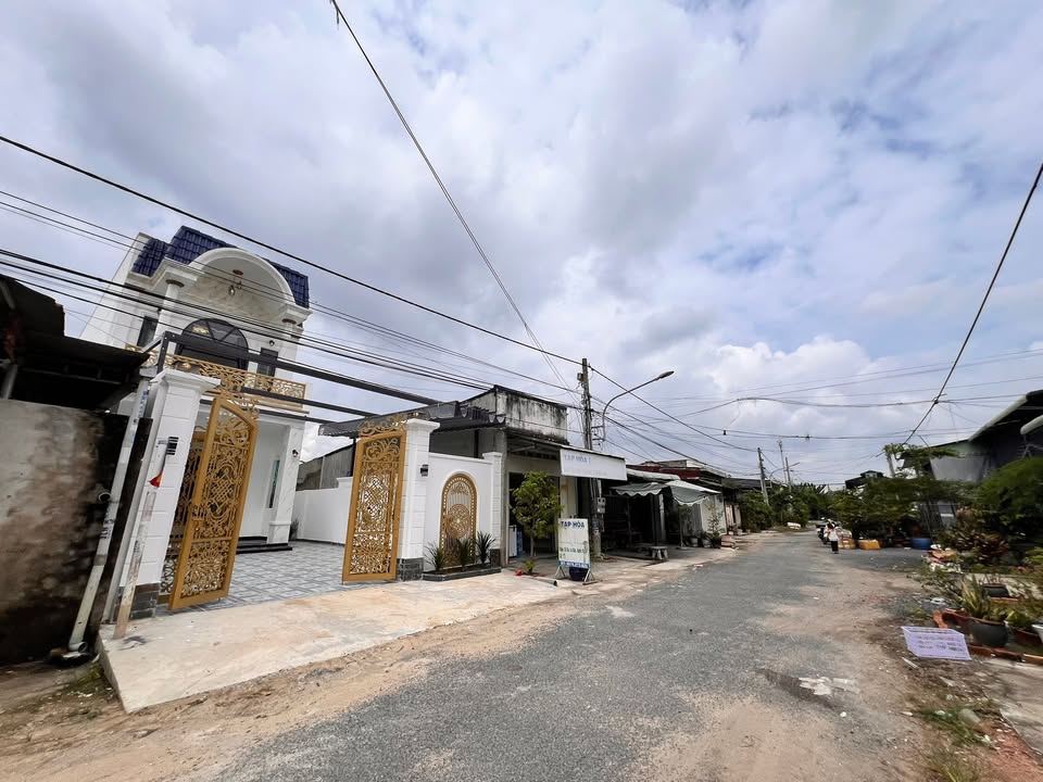 Nhà lầu Tân Cổ Điển Trung Tâm TP. Tây Ninh 196m² giá 3.79 tỷ - Full nội thất cao cấp sẵn sàng vào ở!