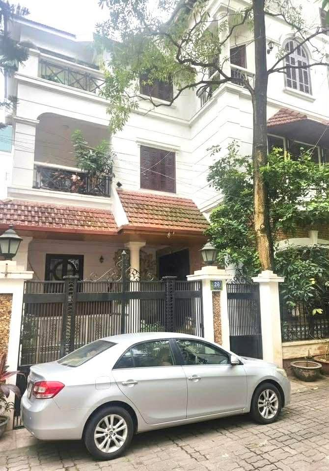 Nhà riêng Cầu Giấy 250m² giá 69 tỷ - Thiết kế hiện đại, sẵn sàng giao dịch!