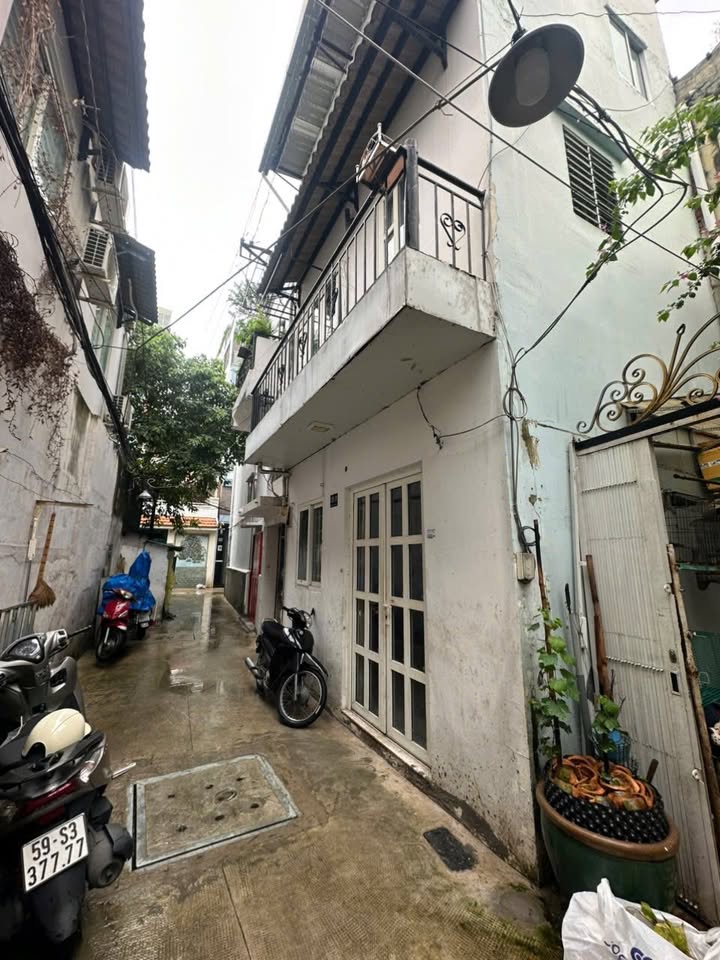 Nhà riêng 120/1B Trần Đình Xu, Quận 1, 15m² - Pháp lý sổ hồng chính chủ!