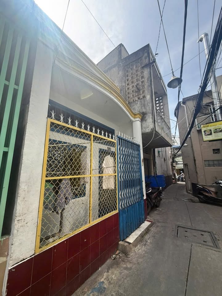 Nhà bán chính chủ quận 4, 20.6m² giá 2.8 tỷ - Đầu tư hiệu quả ngay hôm nay!