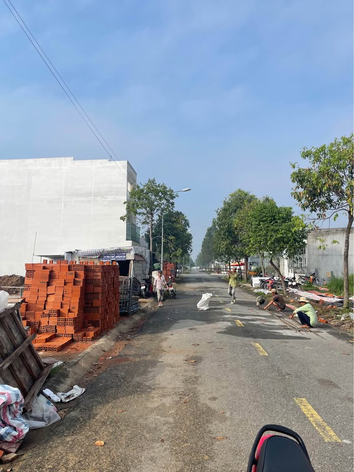 Đất liền kề tại đường D2, Tân An, Long An - 3.5 tỷ, thương lượng tốt!