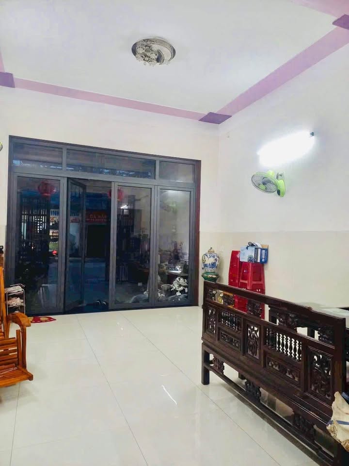 Nhà 3 Tầng Mặt Tiền Đường Nguyễn Công Phương Quảng Ngãi - Thiết Kế Hiện Đại, Giá Thương Lượng