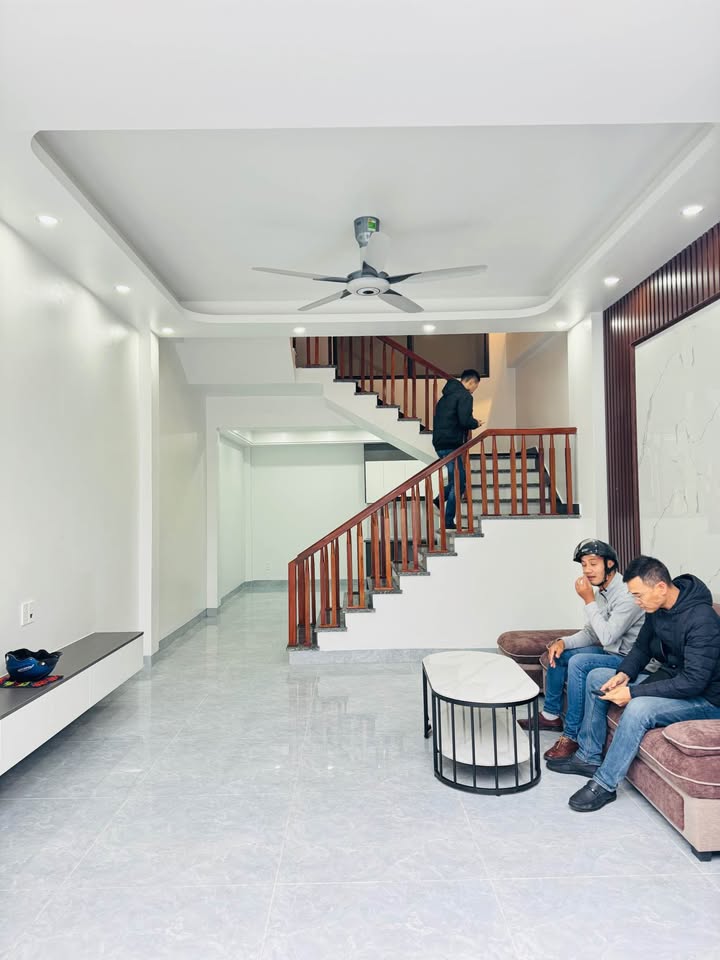 Nhà 3 tầng phố Nhị Châu, Hải Dương 44m² giá 1.98 tỷ - Thiết kế hiện đại, vị trí trung tâm!