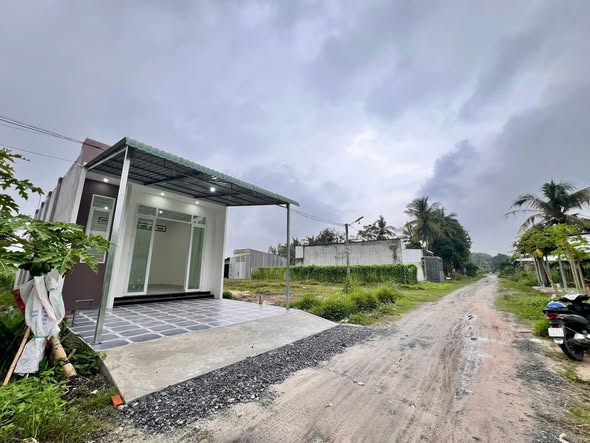 Nhà cấp 4 Hòa Thành 95m² giá 950 triệu - Gần chợ và trường học!