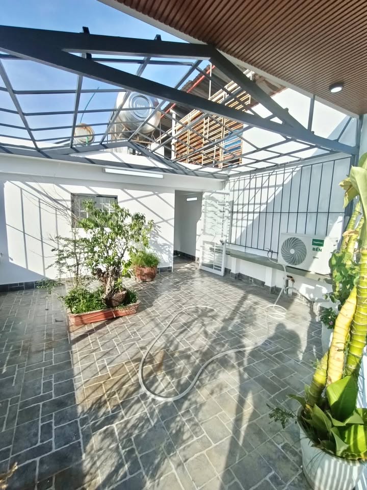 Nhà 3 tầng đường Lý Tự Trọng, Hải Châu 50m² chỉ 4.XX tỷ - Nhà đẹp, vị trí đắc địa!