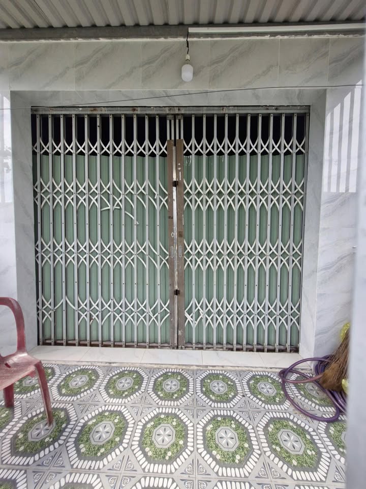 Nhà cho thuê hẻm xe hơi Tân Chánh Hiệp Q12 56m² giá 4.5 triệu - Sân rộng thoáng đãng!