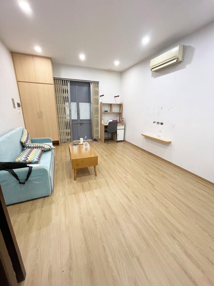 Căn hộ Nghĩa Tân Cầu Giấy 50m² giá 2 tỷ - Đẹp, an ninh tốt, sổ đỏ chính chủ!