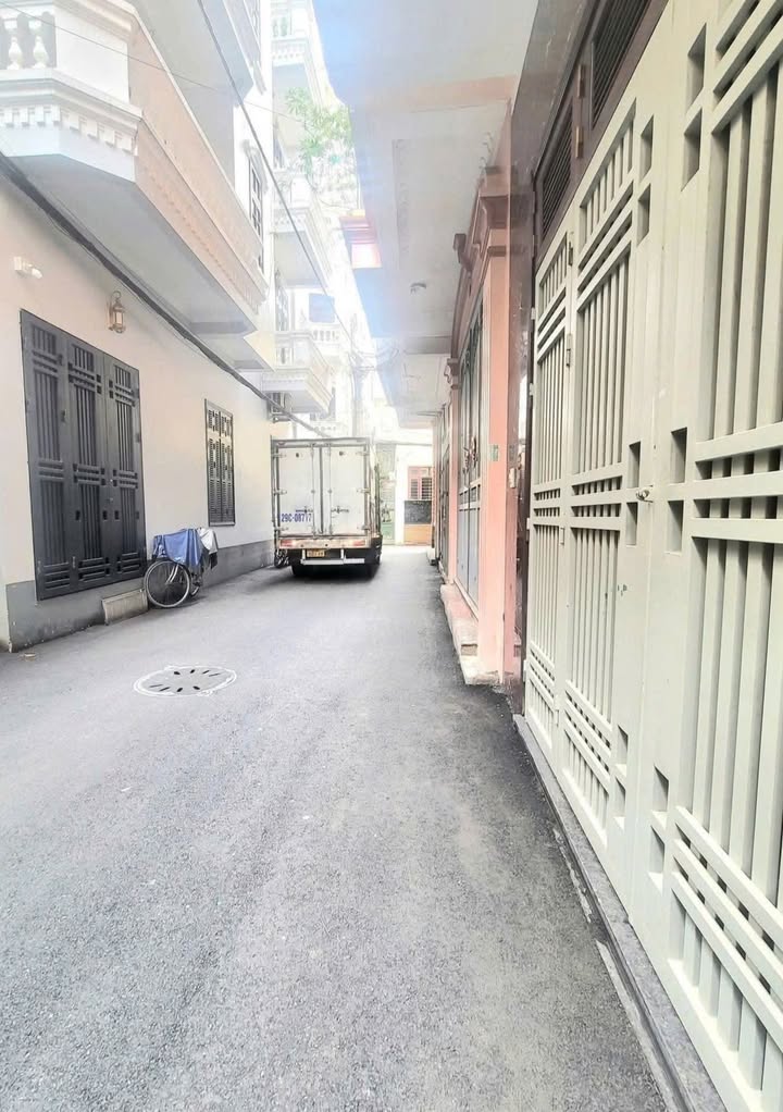 Nhà phố Hoàng Quốc Việt 105m² giá 30 tỷ - Đầu tư sinh lời ngay!