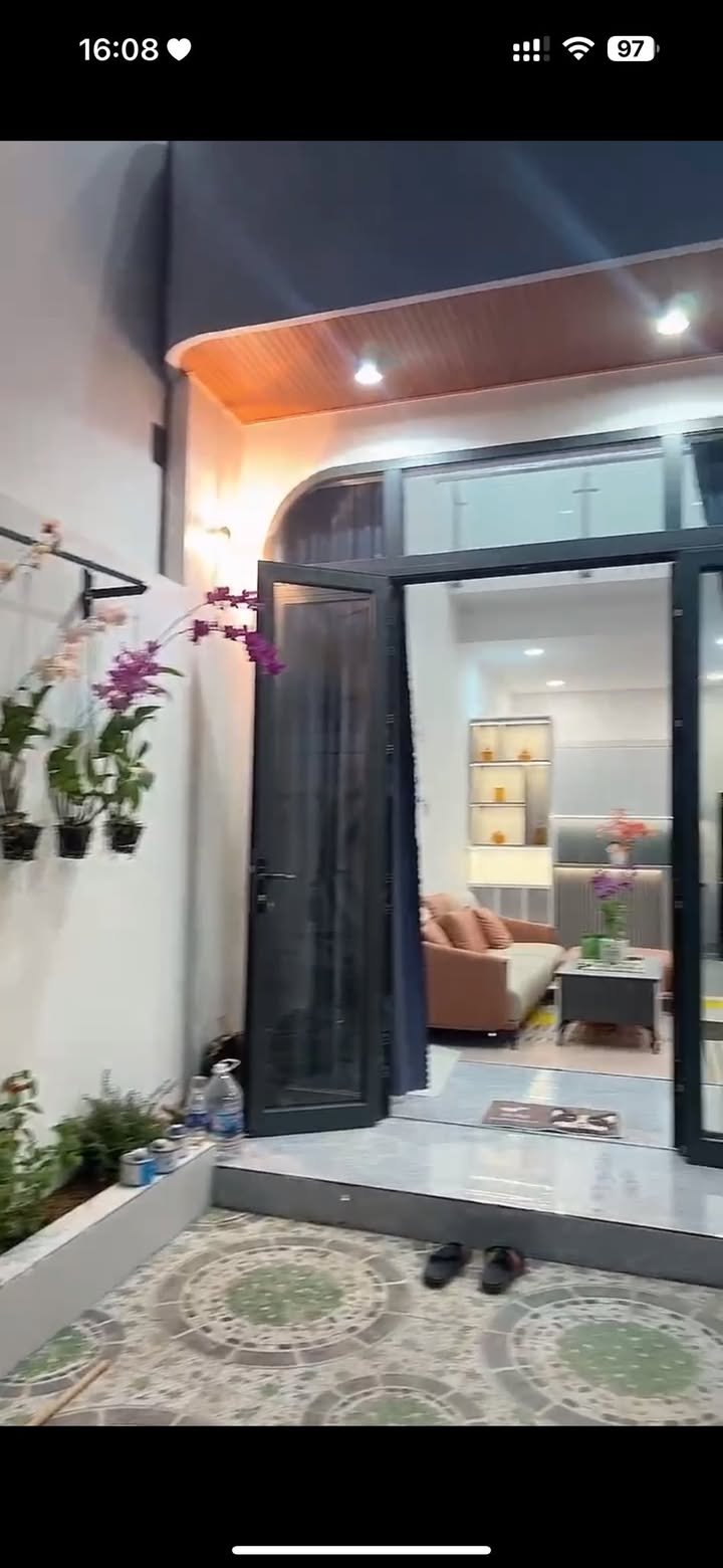 Nhà phố 102m² đường Triền Đồng - Bến Tre giá 2.65 tỷ - Full nội thất cao cấp!