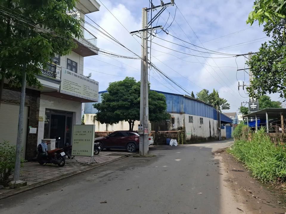 Nhà phố cho thuê tại Bình Chuẩn 44, Dĩ An - Giá 10 triệu/tháng, phù hợp cho gia đình và văn phòng