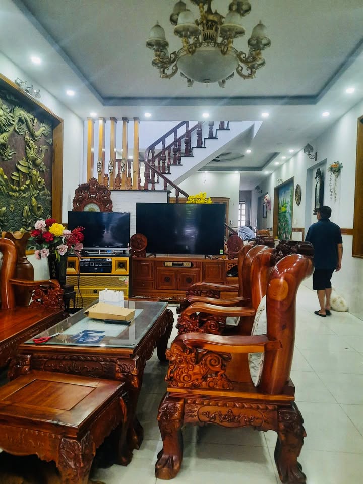 Nhà 1 Trệt 1 Lầu KDC Biconsi Tân Đông Hiệp 133m² giá 6 tỷ - Thiết kế hiện đại, vị trí đắc địa!