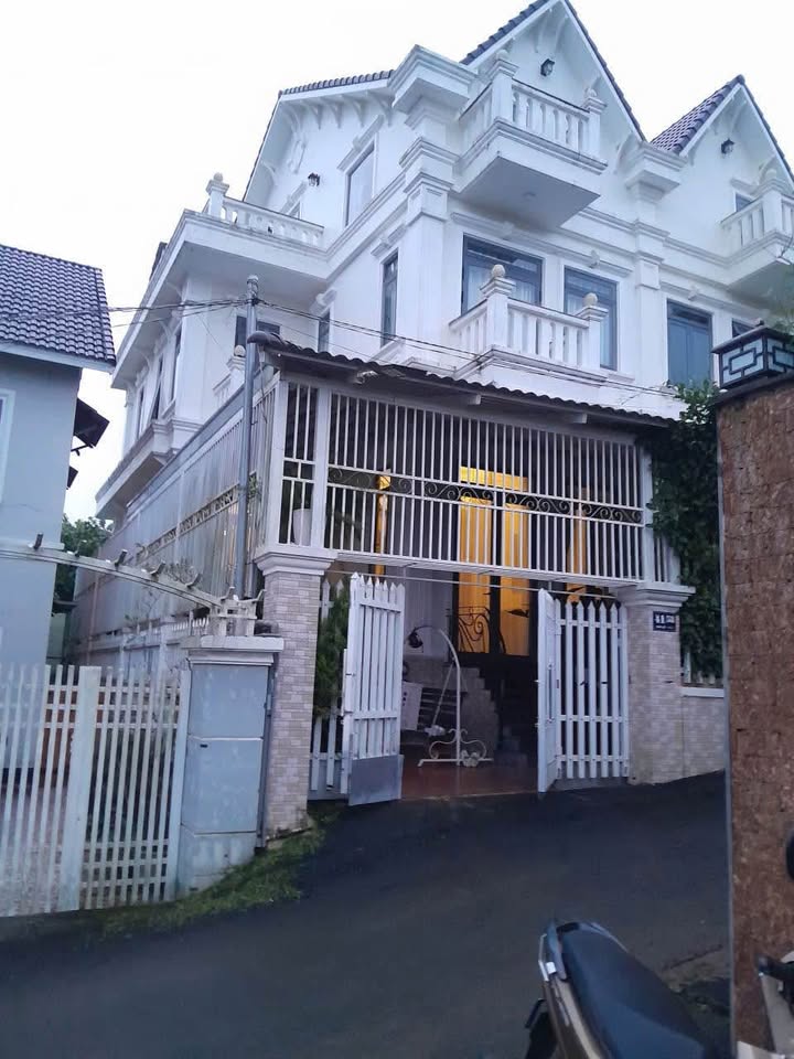 Nhà cho thuê mặt tiền đường Nam Hồ, Đà Lạt 5PN giá 16 triệu - Phù hợp kinh doanh homestay!