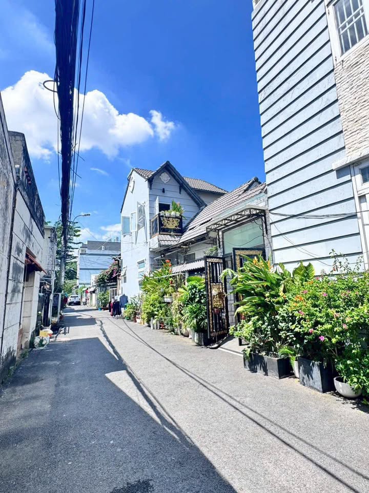 Đất thổ cư 102m² hẻm xe tải đường 11, Trường Thọ, Thủ Đức - Giá chỉ 7.65 tỷ!