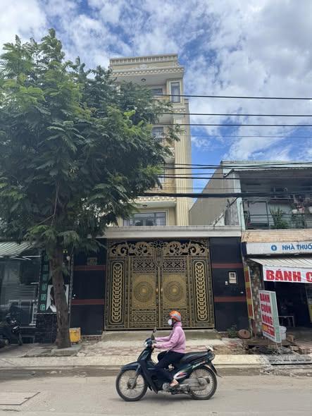 Nhà nguyên căn mặt tiền Lê Văn Thịnh, Quận 2, Diện tích 180m² - Phù hợp cho thuê lâu dài!