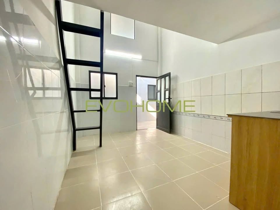 Phòng trọ có gác 25m² Nguyễn Văn Quỳ, Quận 7 chỉ 3.8 triệu - Thoải mái và tiện nghi!