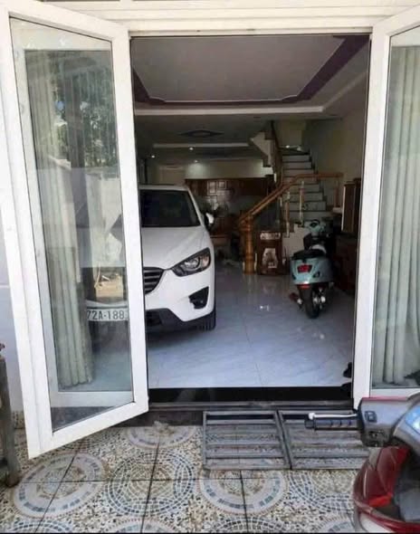 Nhà 1 trệt 1 lầu hẻm 921 đường 30/4 TP Vũng Tàu 120m² giá 2.98 tỷ - Tiện ích đầy đủ, khu dân cư ổn định!