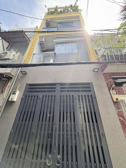 Nhà đẹp Nguyễn Ngọc Lộc Q10 38m² giá 9.3 tỷ - Hẻm thông thoáng, tiện ích đầy đủ!