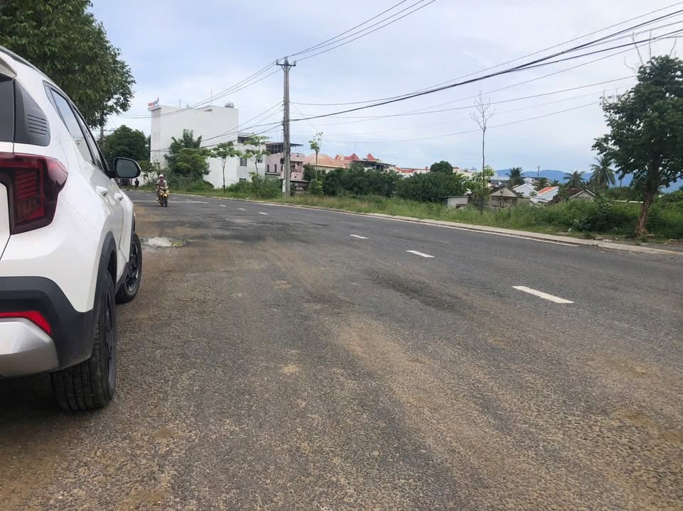 Đất thổ cư 1204m² tại Ninh Hiệp giá 51.77 tỷ - Vị trí đắc địa gần ngân hàng và trạm y tế!