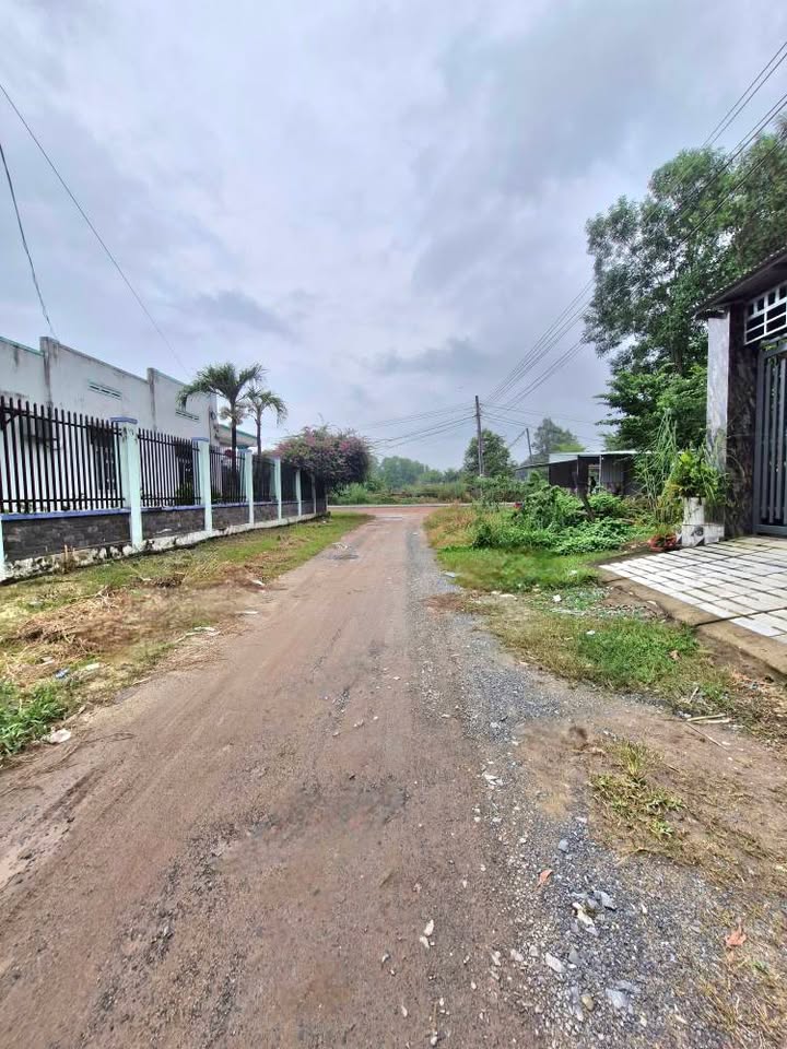 Bán đất phường Long Hoa, Hòa Thành, Tây Ninh 220m² - Giá chỉ 2.75 tỷ, vị trí đẹp ngay chợ Long Hải!