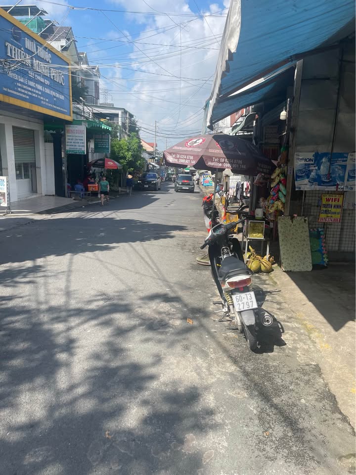 Căn nhà mặt tiền chợ Trại Bò, phường Long Bình, 162m² chỉ 6 tỷ - Kinh doanh sầm uất!