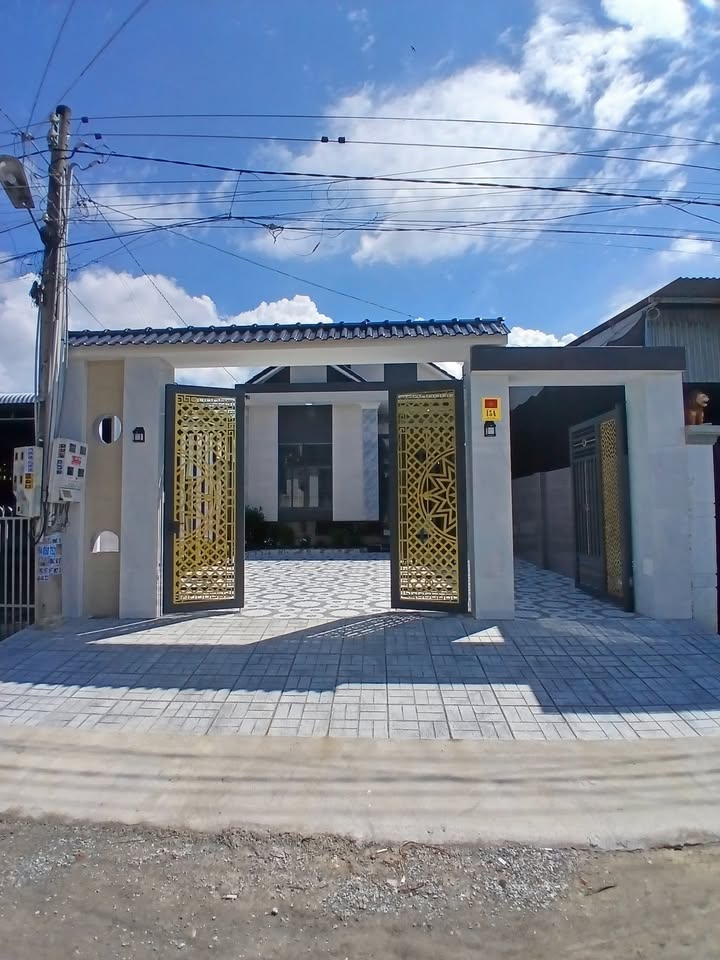 Nhà Mái Thái hẻm Nguyễn Chí Thanh, Hòa Thành 192.5m² giá chỉ 2.15 tỷ - Sẵn sàng vào ở!