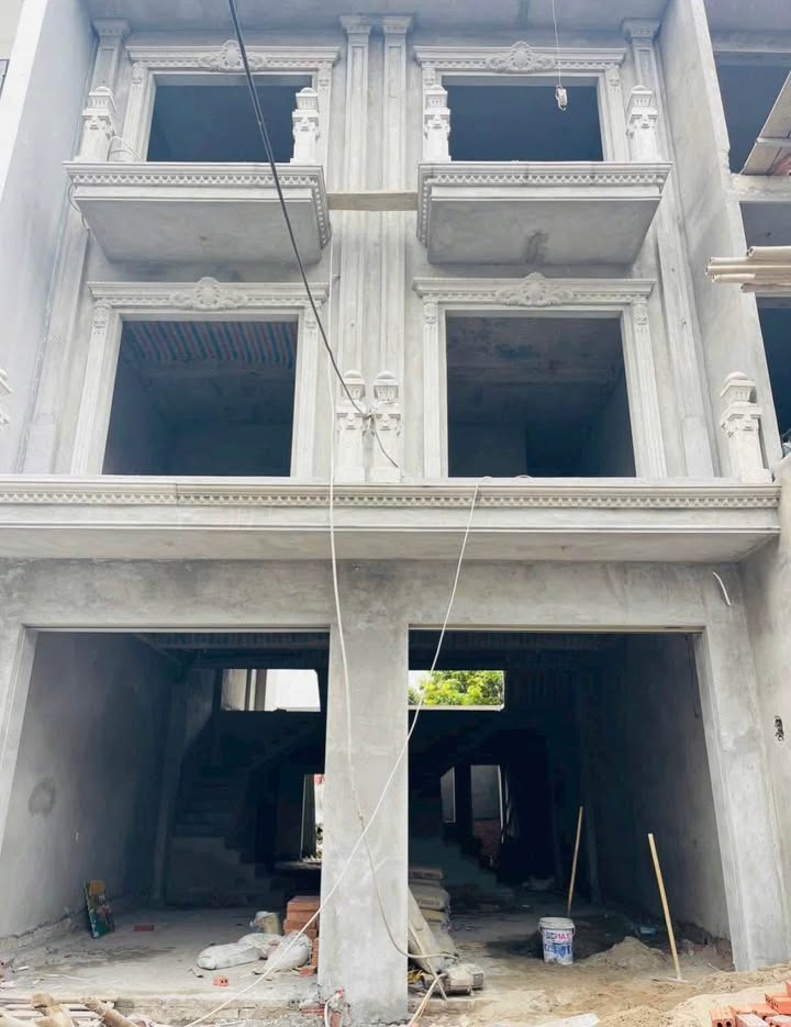 Nhà 3.5 tầng Quang Trung, Thái Bình 62m² chỉ 3 tỷ - Giao thông thuận lợi!