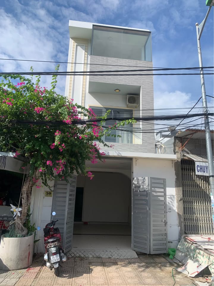 Nhà 3 tầng mặt tiền đường Phong Châu, Nha Trang 92.6m² giá 6.5 tỷ - Đầu tư sinh lời ngay!