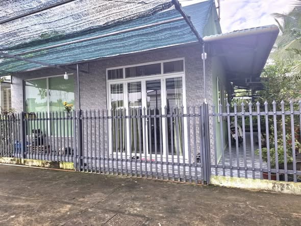 Nhà phố Phú Khương Bến Tre 245m² giá 1.6 tỷ - Sẵn sàng vào ở ngay!