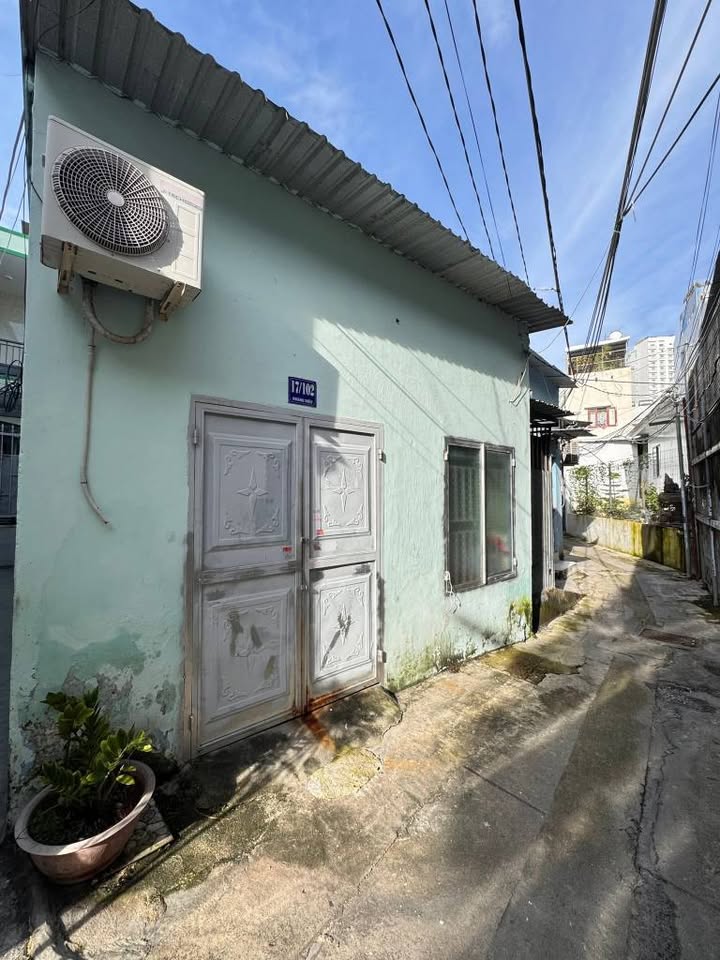 Đất tặng Nhà cấp 4 hẻm Dã Tượng, Nha Trang 51.8m² giá 2.8 tỷ - Cách biển chỉ 350m!