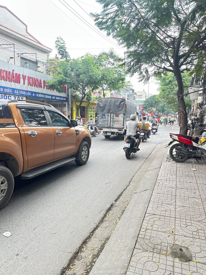 Nhà mặt tiền Phạm Thị Nghỉ Vĩnh Lộc 180m² chỉ 7.5 triệu - Gần chợ và trường học!