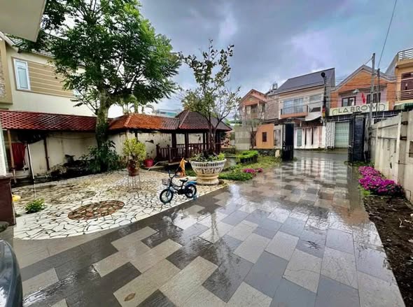 Biệt thự cho thuê mặt tiền Nguyễn Thái Bình, Bảo Lộc 500m² - Phù hợp vừa ở vừa kinh doanh!