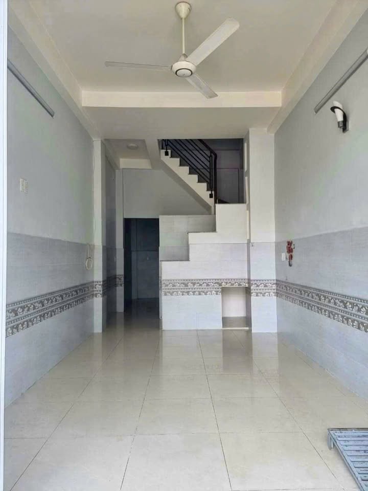 Nhà nguyên căn hẻm Tống Văn Hên, Tân Bình 45.5m² giá 10 triệu - Phù hợp cho gia đình và văn phòng