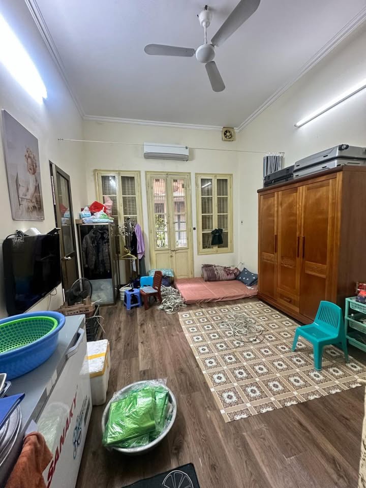 Căn hộ Tập Thể Phố Hoè Nhai, Ba Đình 70m² giá 5 tỷ - Thiết kế hiện đại, thoáng sáng!