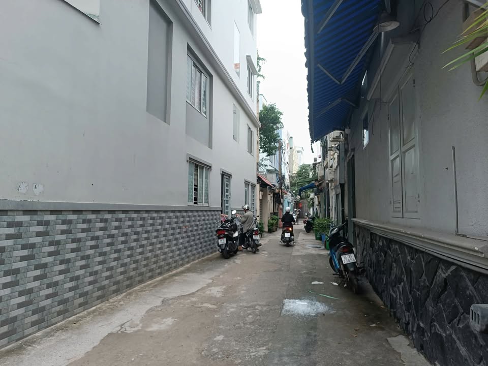 Nhà 3 tầng đường Lý Thường Kiệt, Quận 10, 120m² giá 8.25 tỷ - Hẻm xe hơi gần mặt tiền!