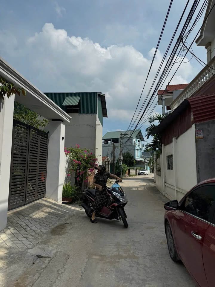 Nhà bán tại thôn Ao Minh, Văn Lâm, 94m² - Nhà đẹp, chỉ việc vào ở!