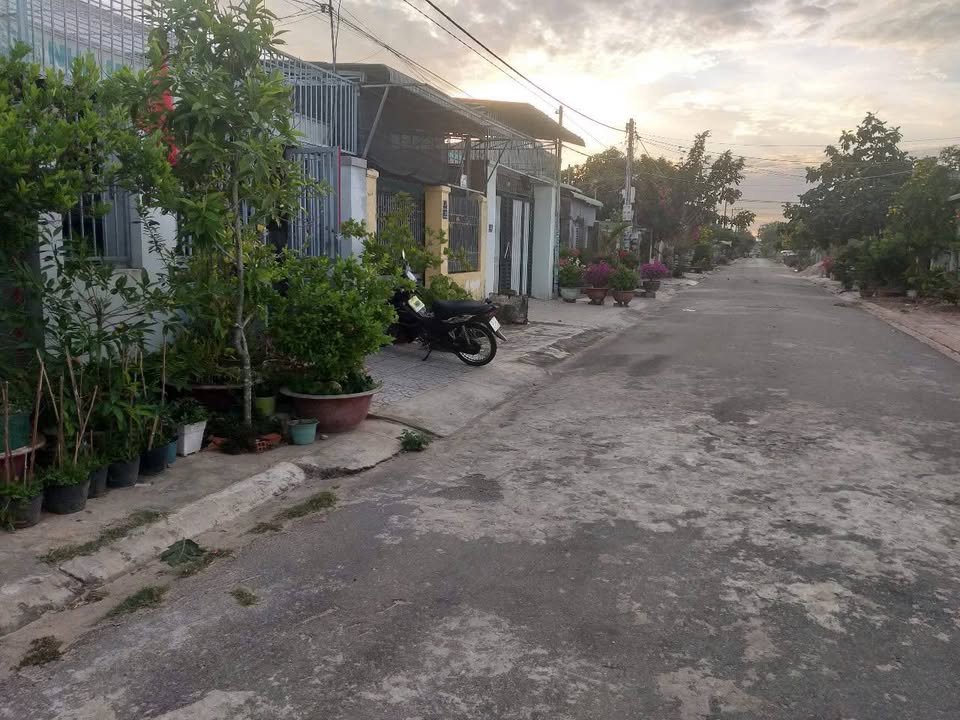 Nhà cấp 4 Tiến Lợi Phan Thiết 125m² giá 2.2 tỷ - Dân trí cao, tiện ích đầy đủ!