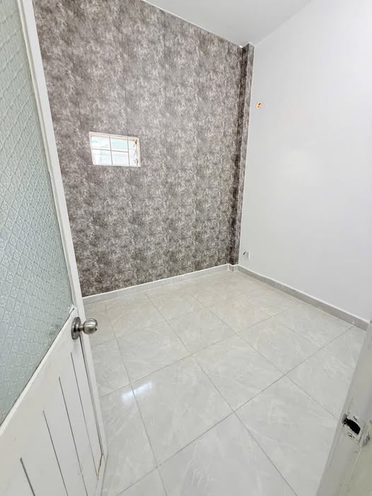 Cho thuê nhà Thạnh Lộc Q12 24m² giá 4.2 triệu - Hẻm xe hơi thuận tiện!