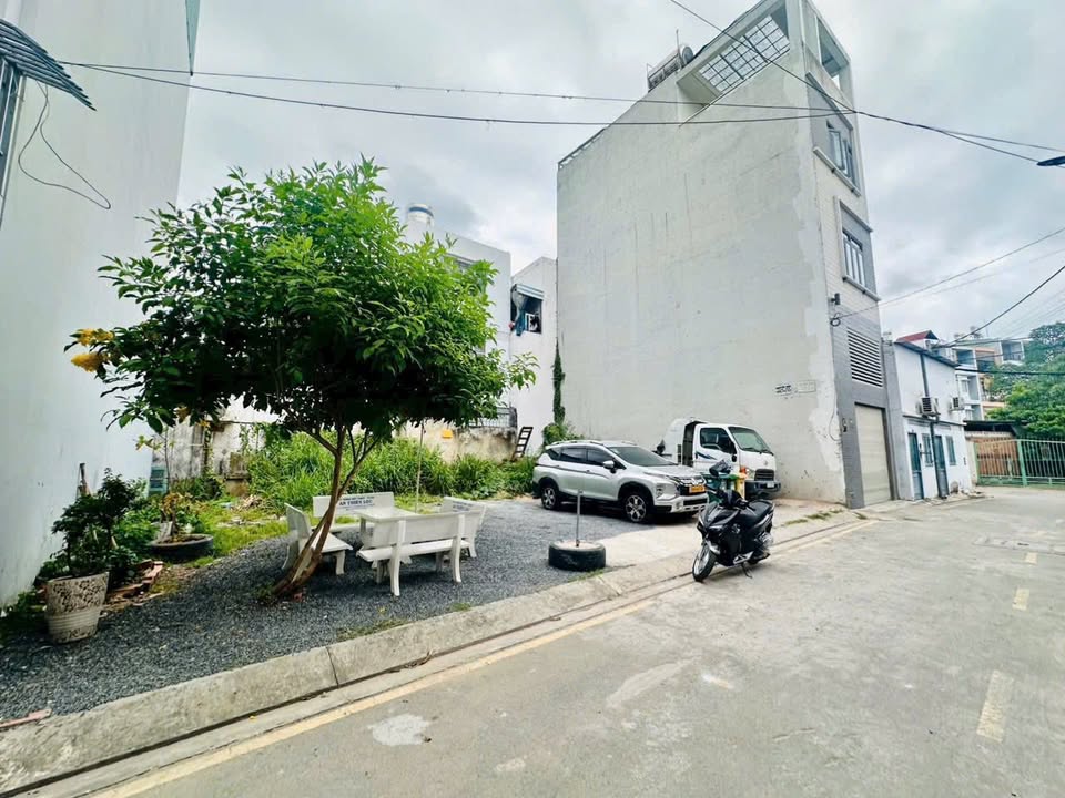 Đất nền quận 2, 81m² giá 11 tỷ - Vị trí đắc địa, giao thông thuận lợi!