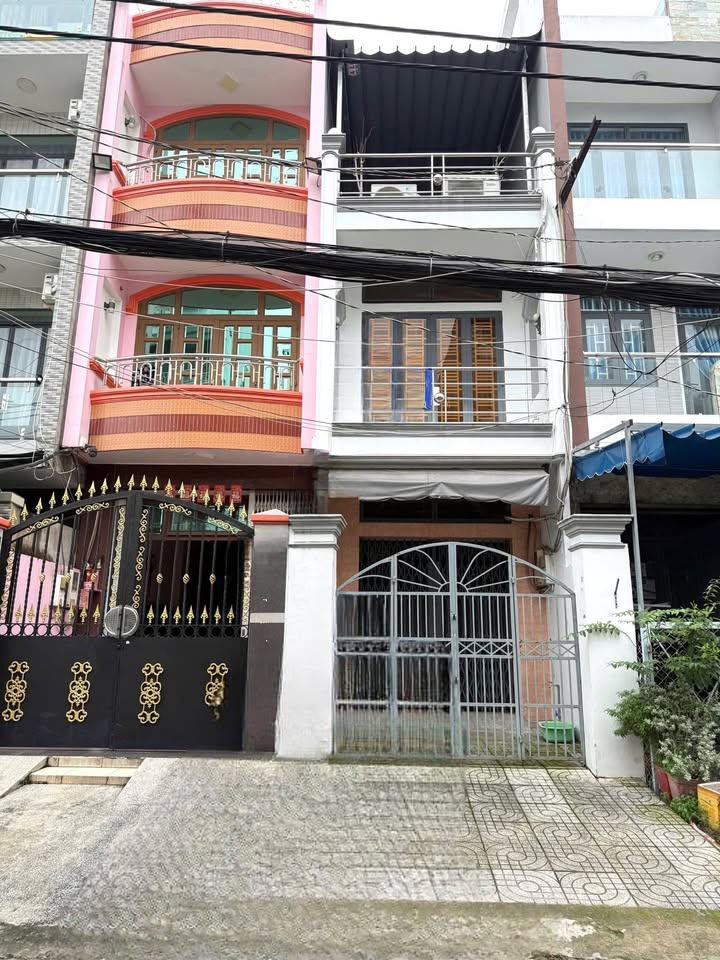 Nhà mặt tiền 5PN tại Quận 11 giá 25 triệu - Kinh doanh tự do, nội thất đầy đủ!