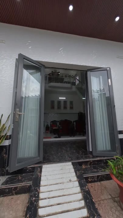 Nhà 1 trệt 1 lầu đẹp tại xã Long Phước, Vĩnh Long giá 1.85 tỷ - Đường ô tô, thương lượng ngay!